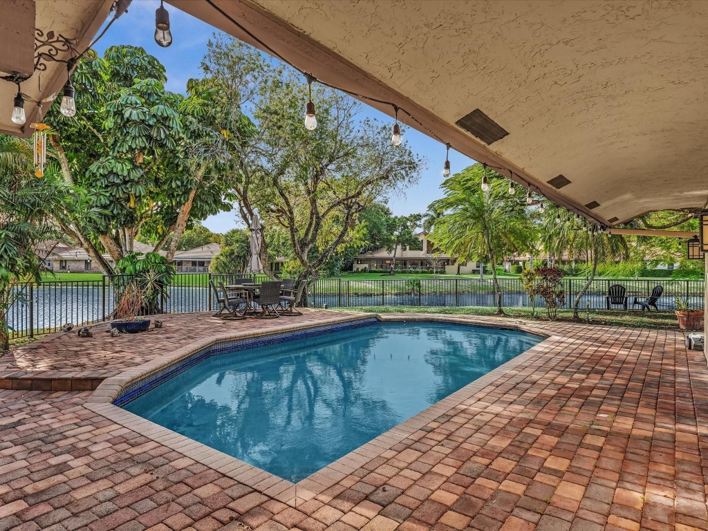 10320 NW 6th St Coral Springs, FL 33071