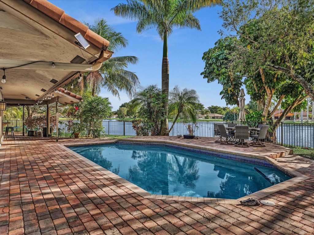 10320 NW 6th St Coral Springs, FL 33071