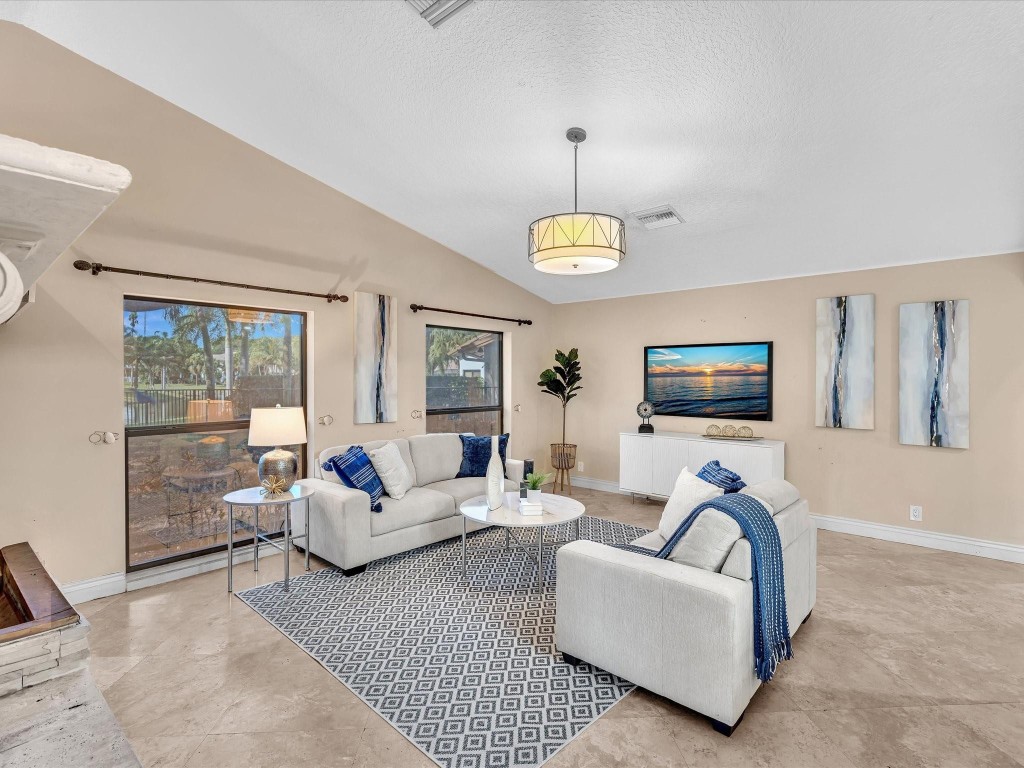 10320 NW 6th St Coral Springs, FL 33071