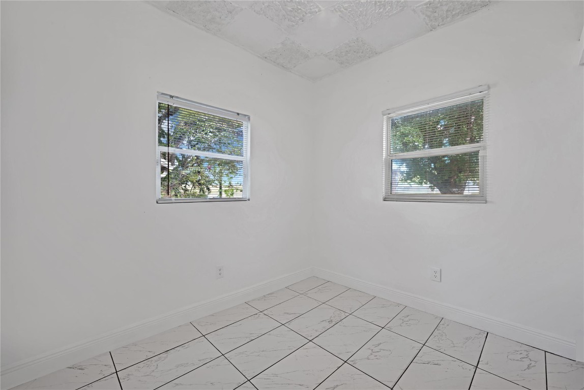 1114 NW 39th St Miami, FL 33127