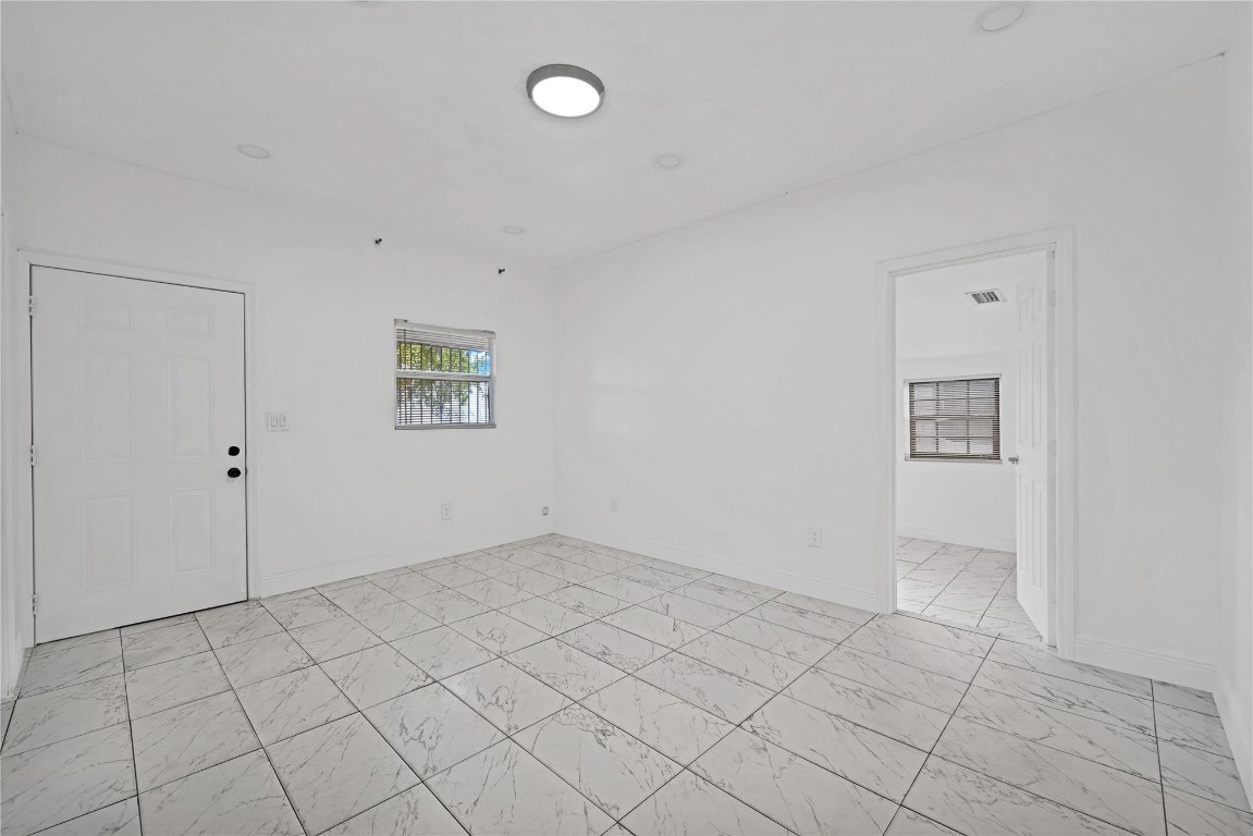 1114 NW 39th St Miami, FL 33127