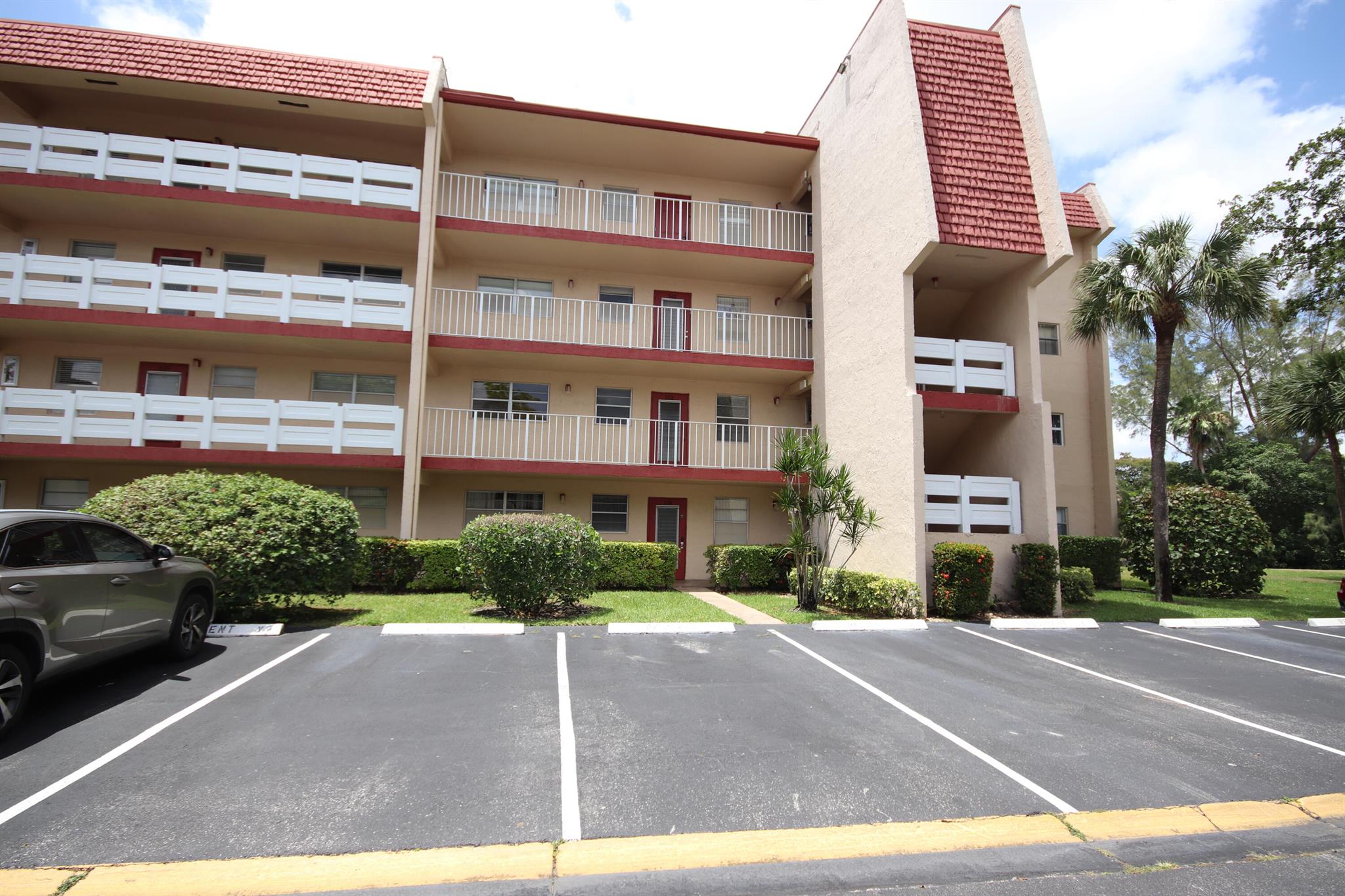1025 Country Clb Dr #108