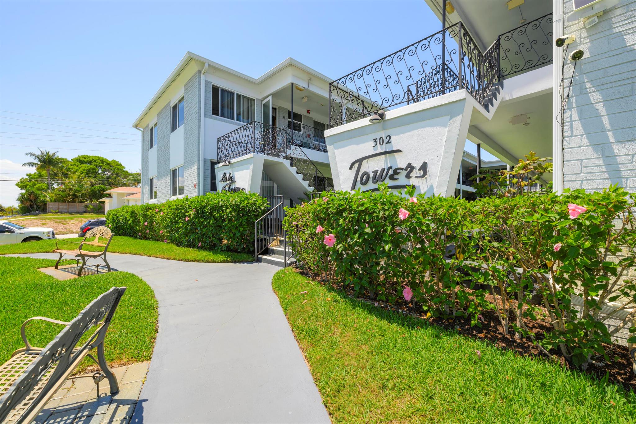 302 Lake Osborne Dr #4
