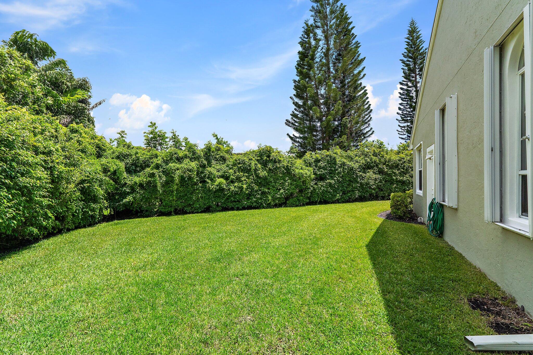 8726 SE Riverfront Ter Jupiter, FL 33469