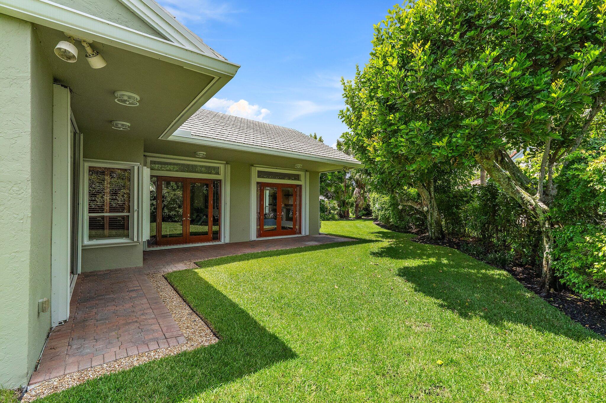 8726 SE Riverfront Ter Jupiter, FL 33469
