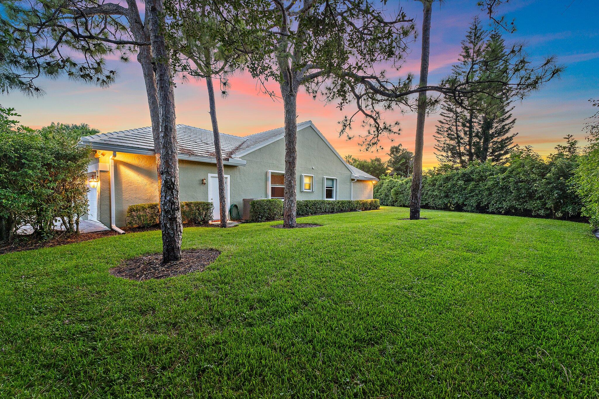 8726 SE Riverfront Ter Jupiter, FL 33469