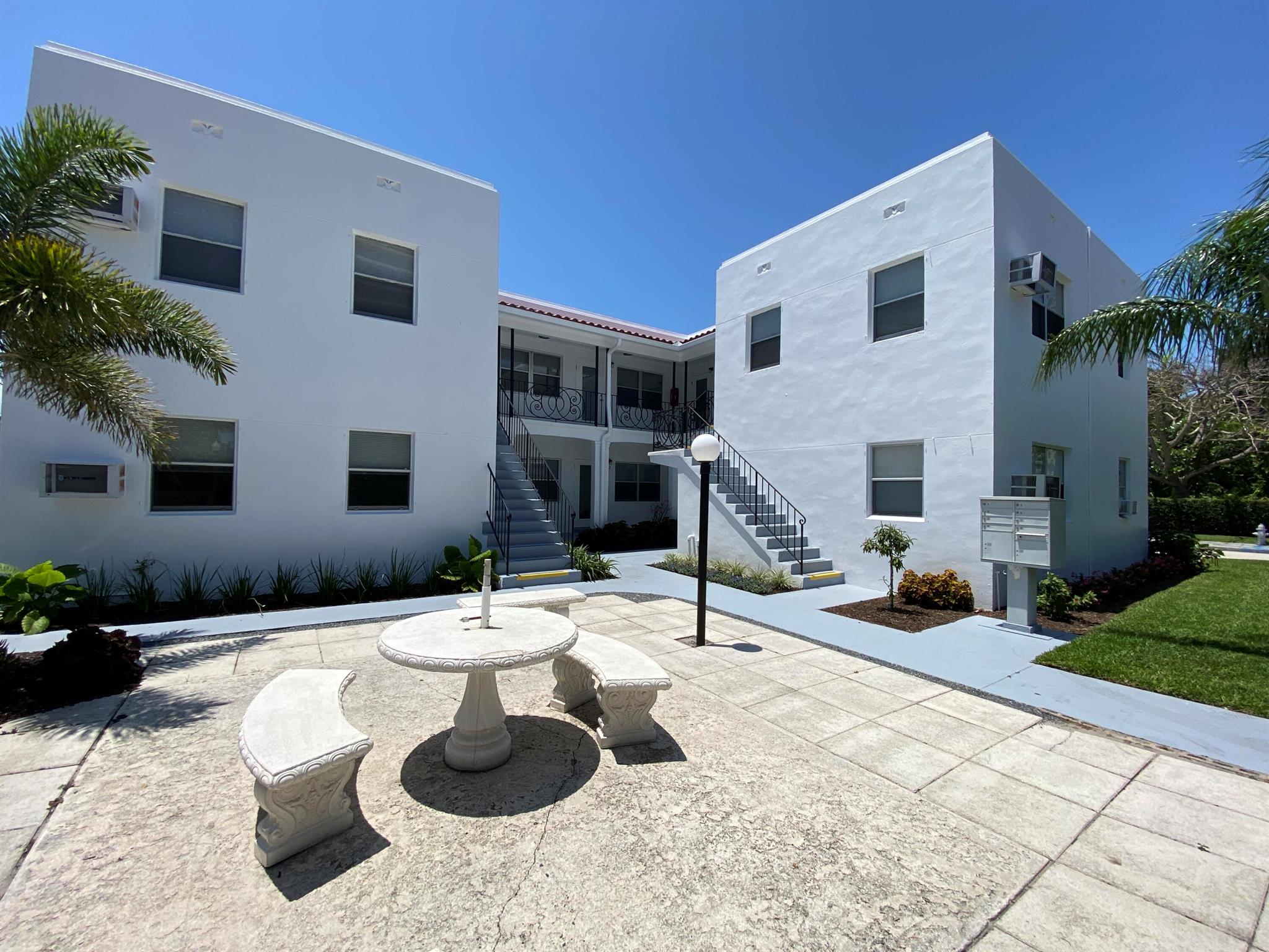 1519 S Olive Ave #1