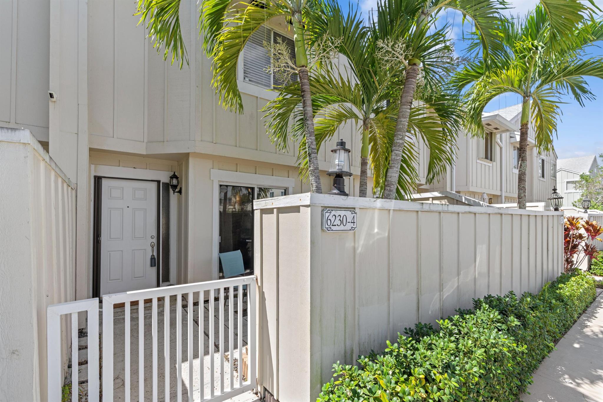 6230 Riverwalk Ln #4