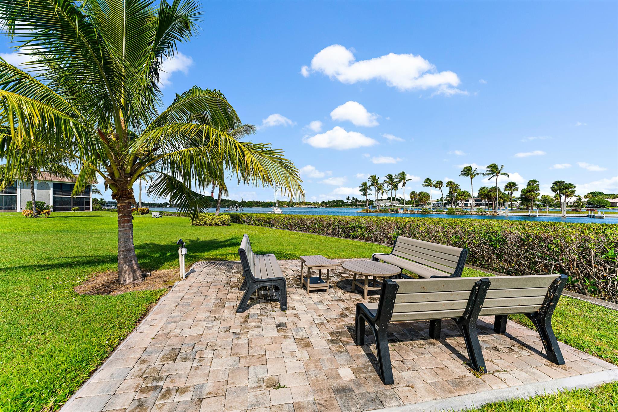 755 Saturn #H 206 Jupiter, FL 33477