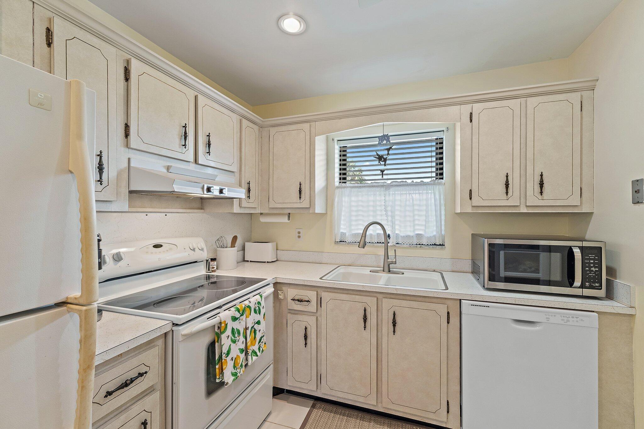 755 Saturn #H 206 Jupiter, FL 33477