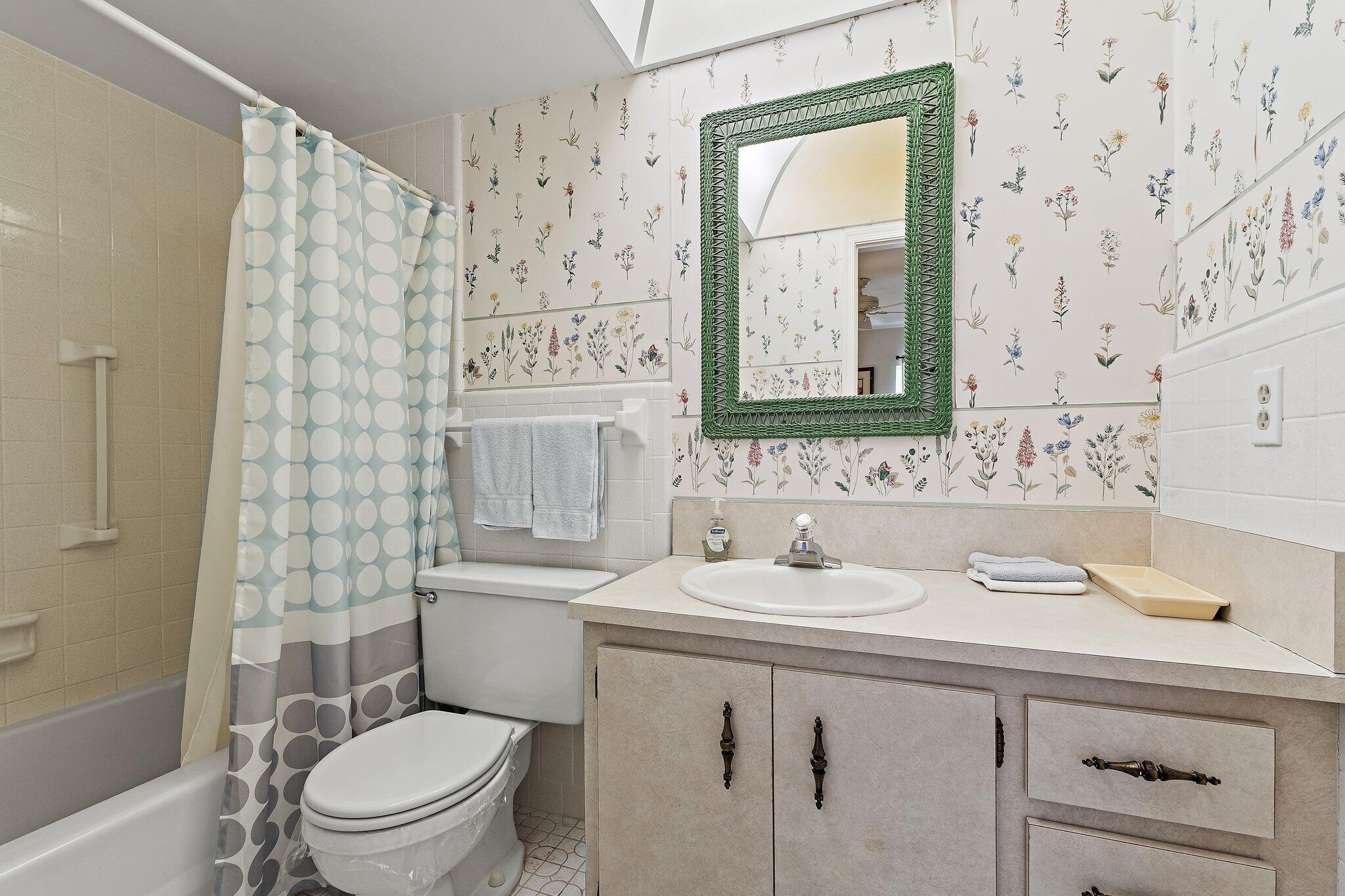 755 Saturn #H 206 Jupiter, FL 33477