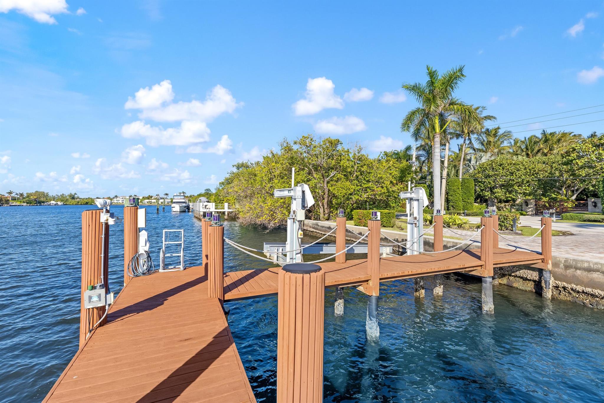 820 S Ocean Blvd Manalapan, FL 33462 820 S Ocean Blvd Manalapan, FL 33462