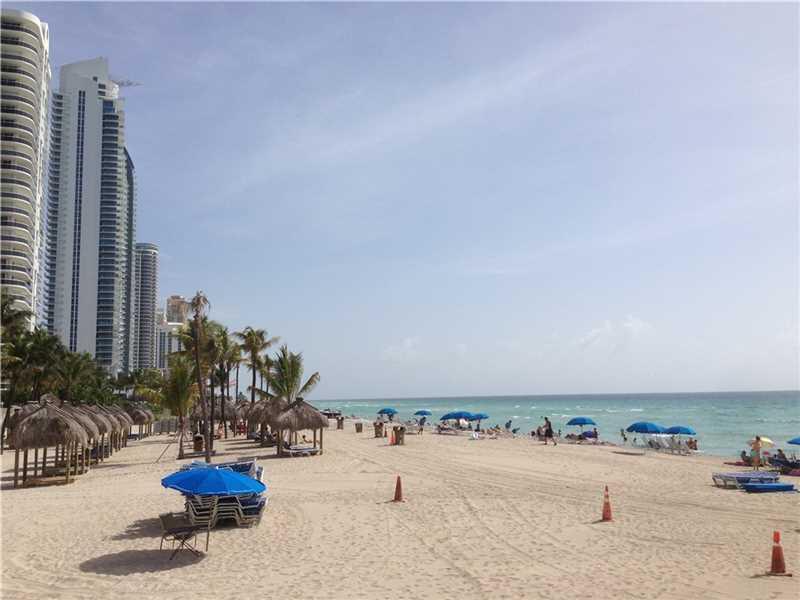 image La Perla Condo14