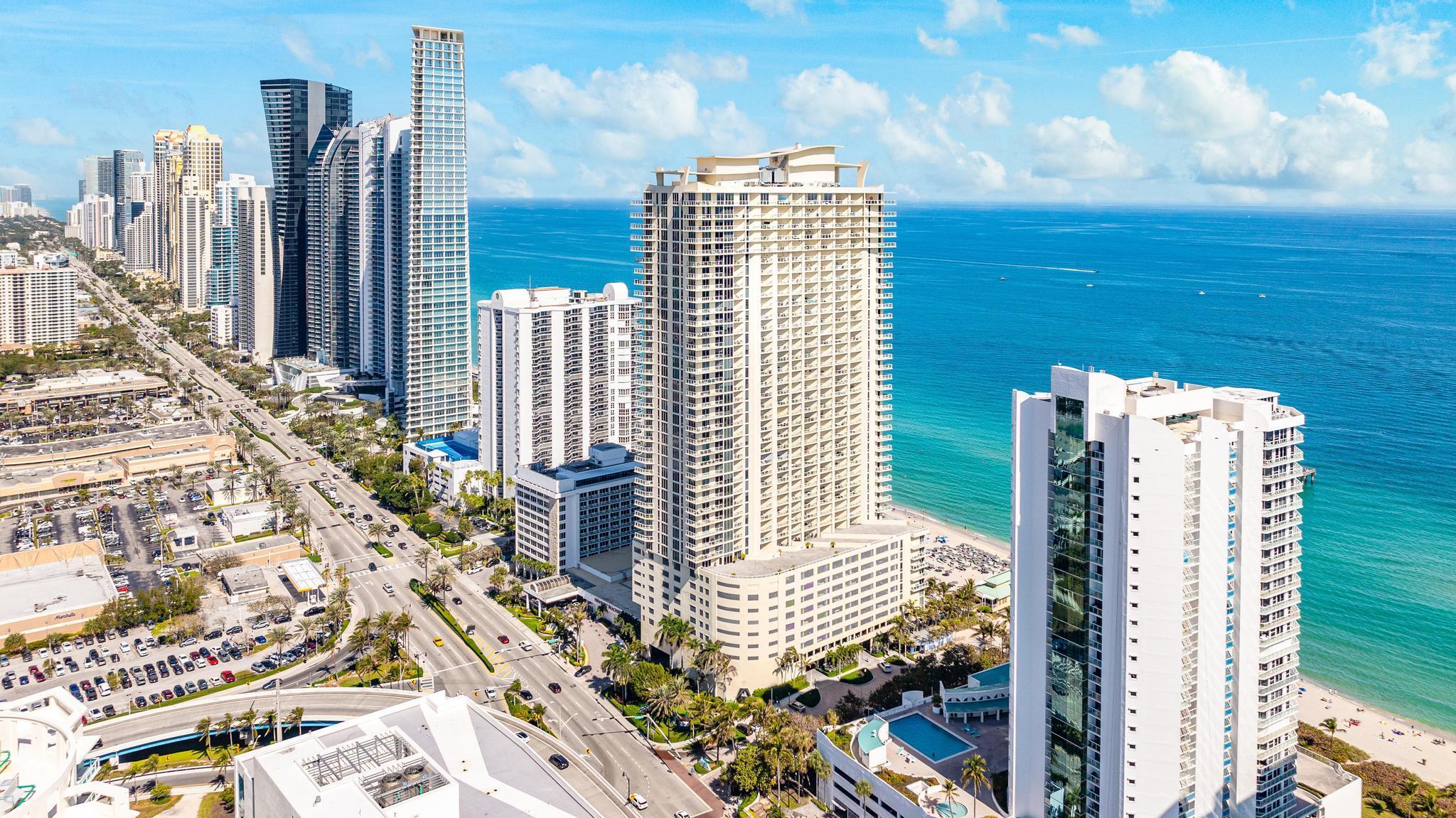 image La Perla Condo5