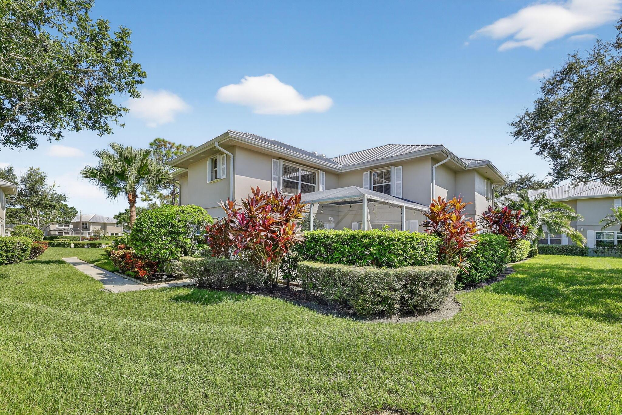 2433 SW Danbury Ln