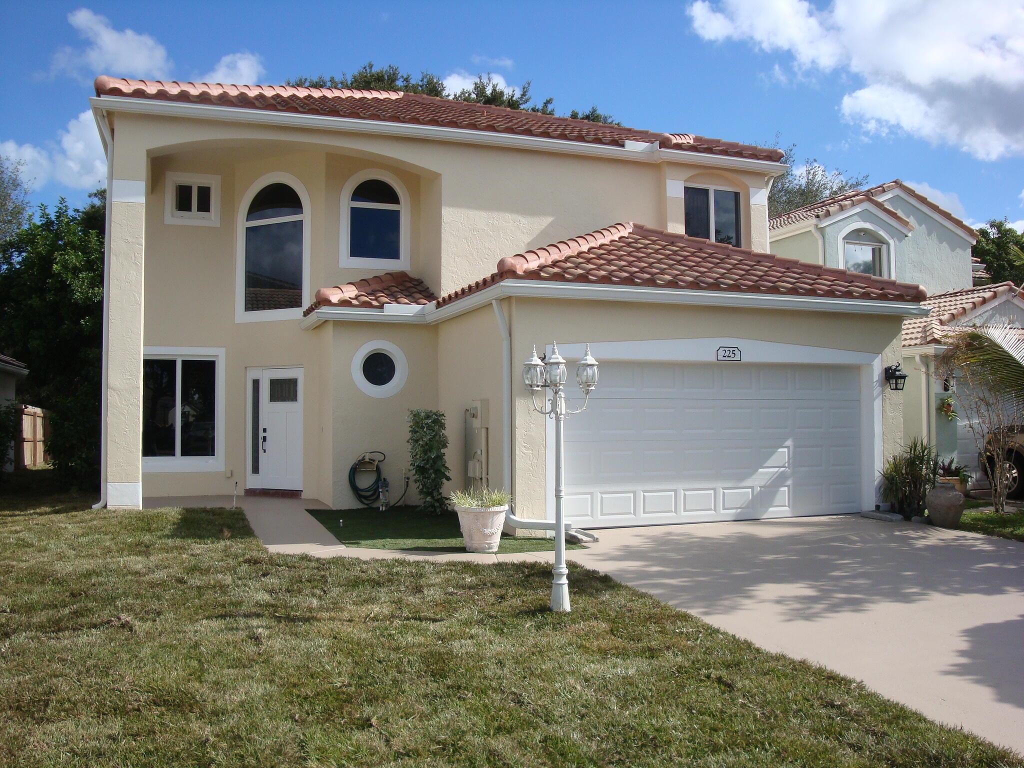 225 Maplewood Ln