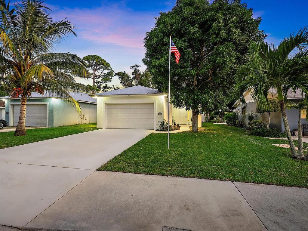 6762 2nd St Jupiter, FL 33458