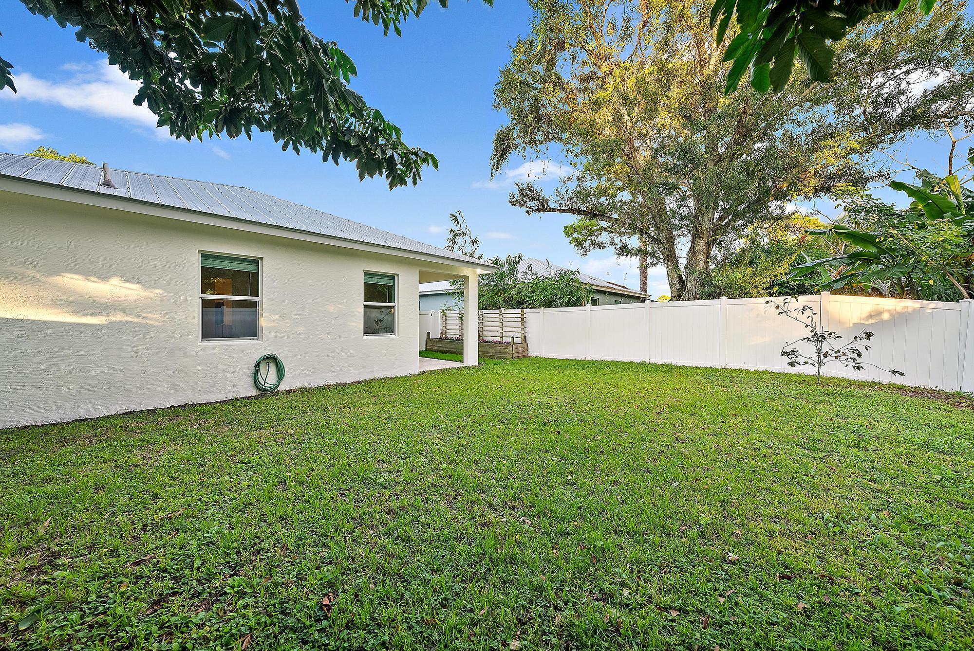 6762 2nd St Jupiter, FL 33458