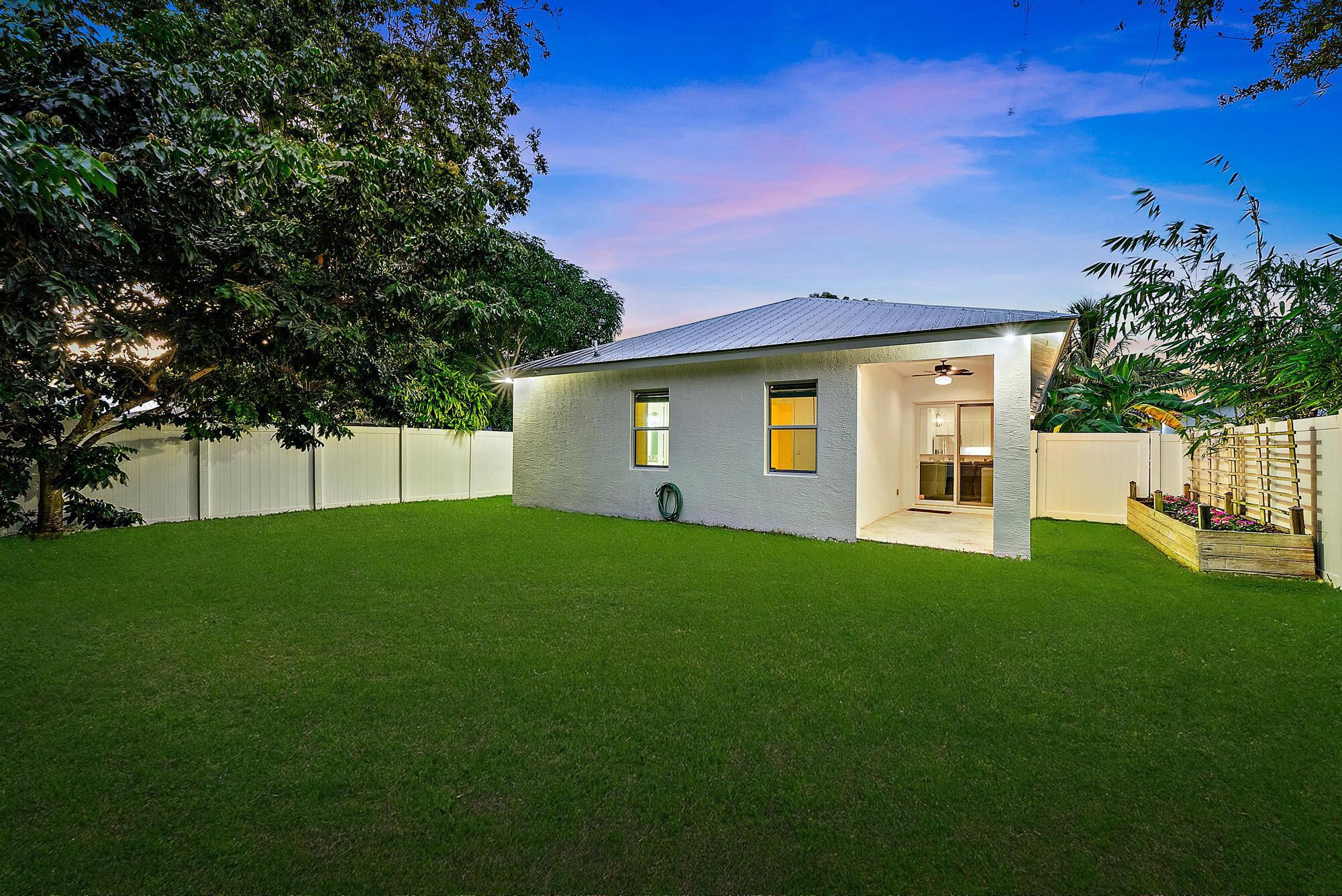 6762 2nd St Jupiter, FL 33458