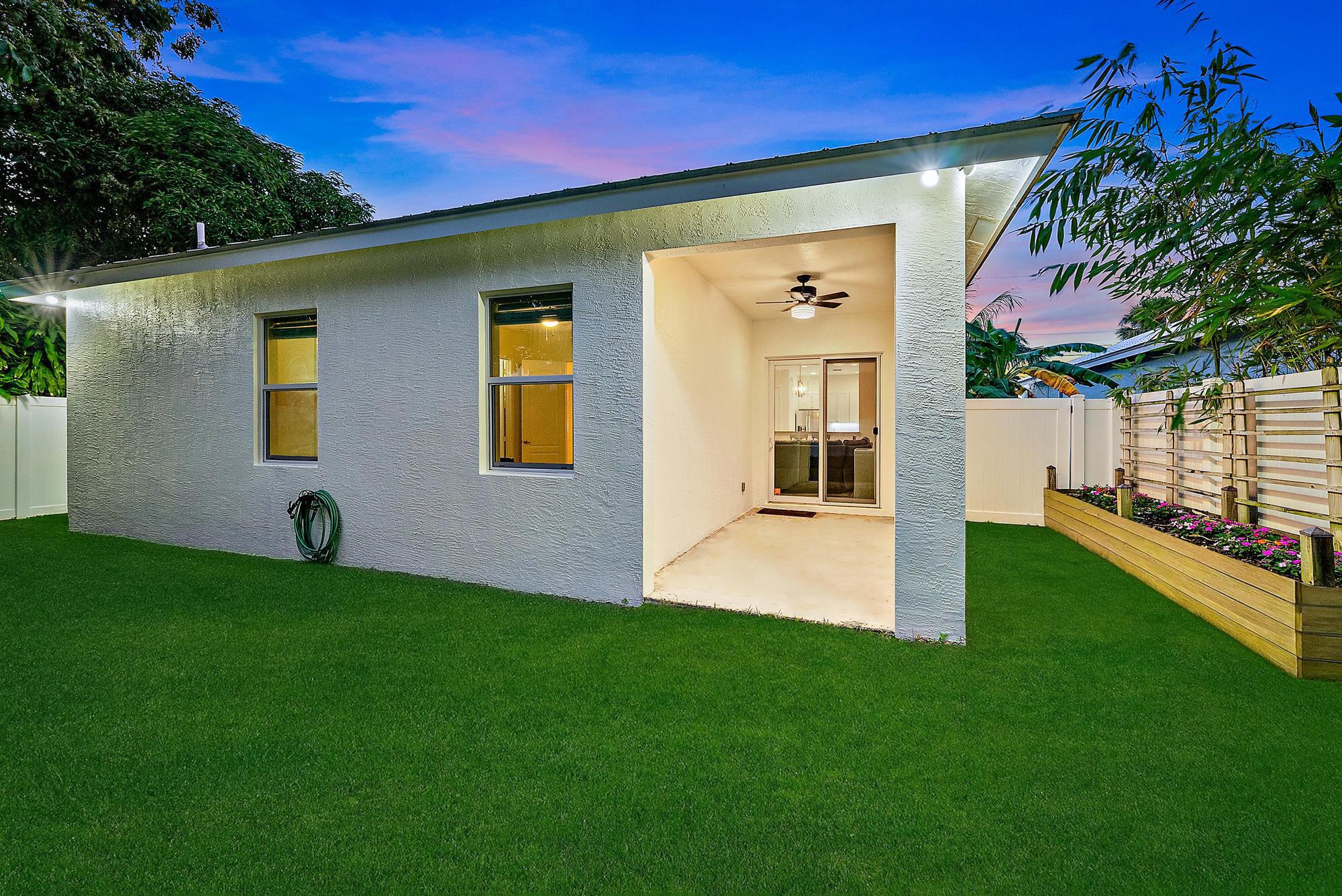 6762 2nd St Jupiter, FL 33458