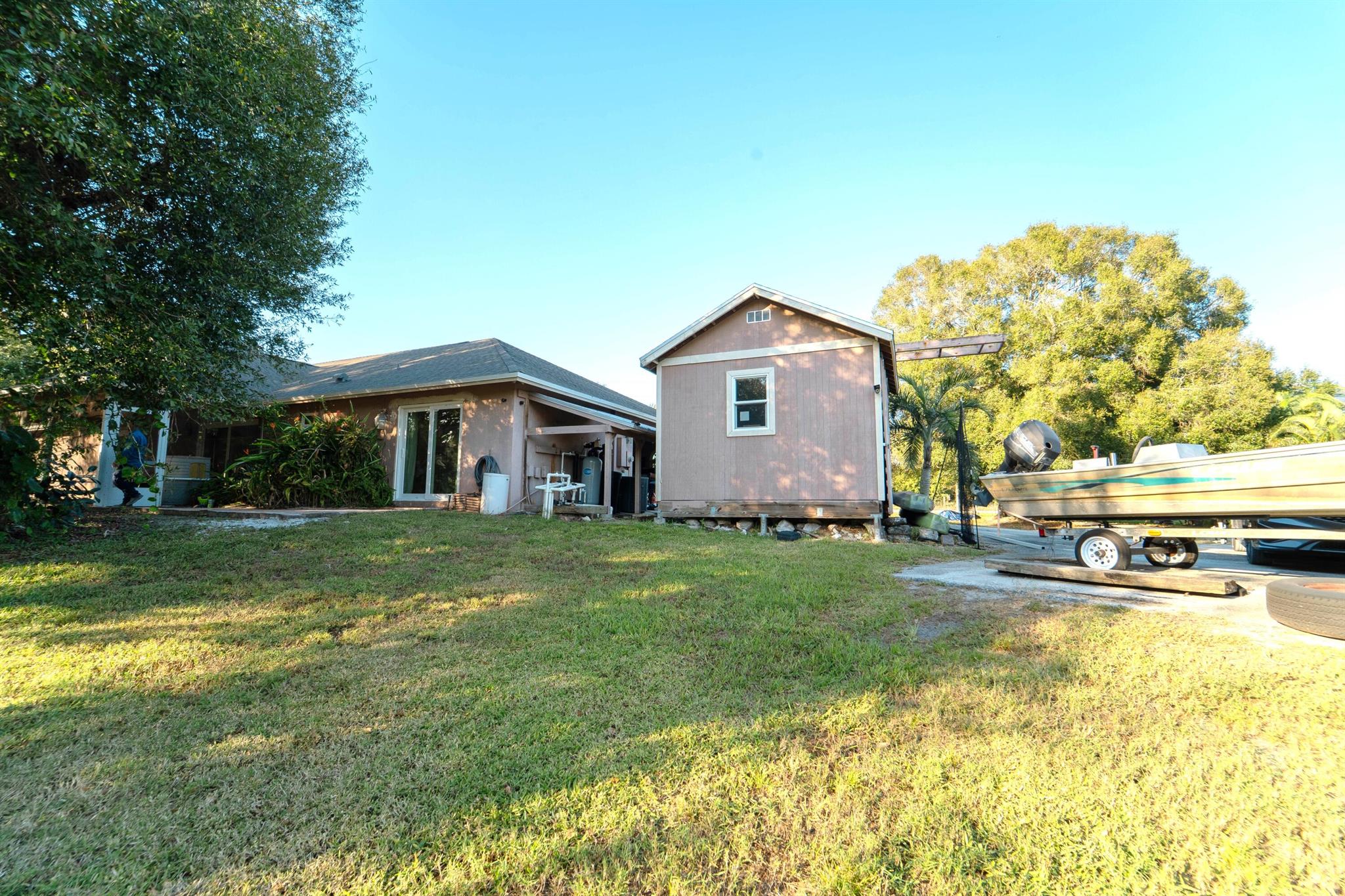 18726 50th St Loxahatchee, FL 33470