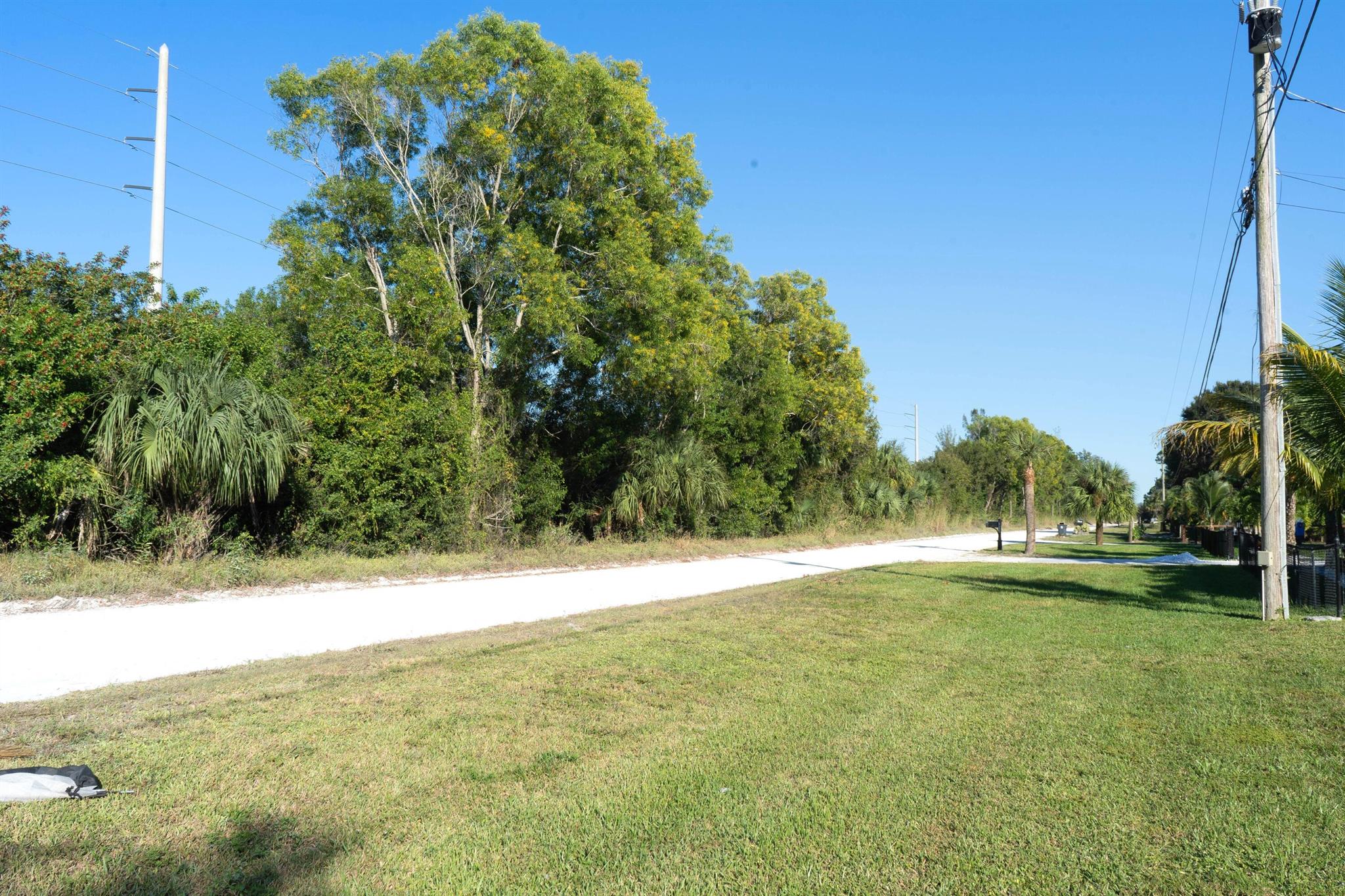 18726 50th St Loxahatchee, FL 33470