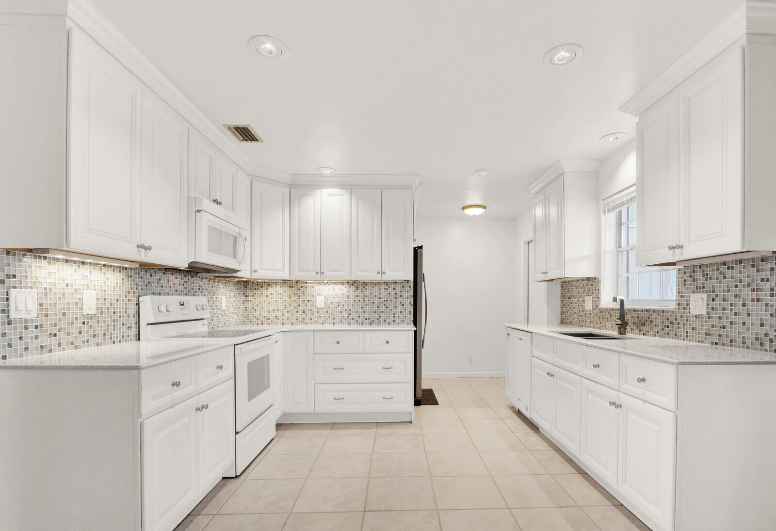 3 SE Paddock Tequesta, FL 33469