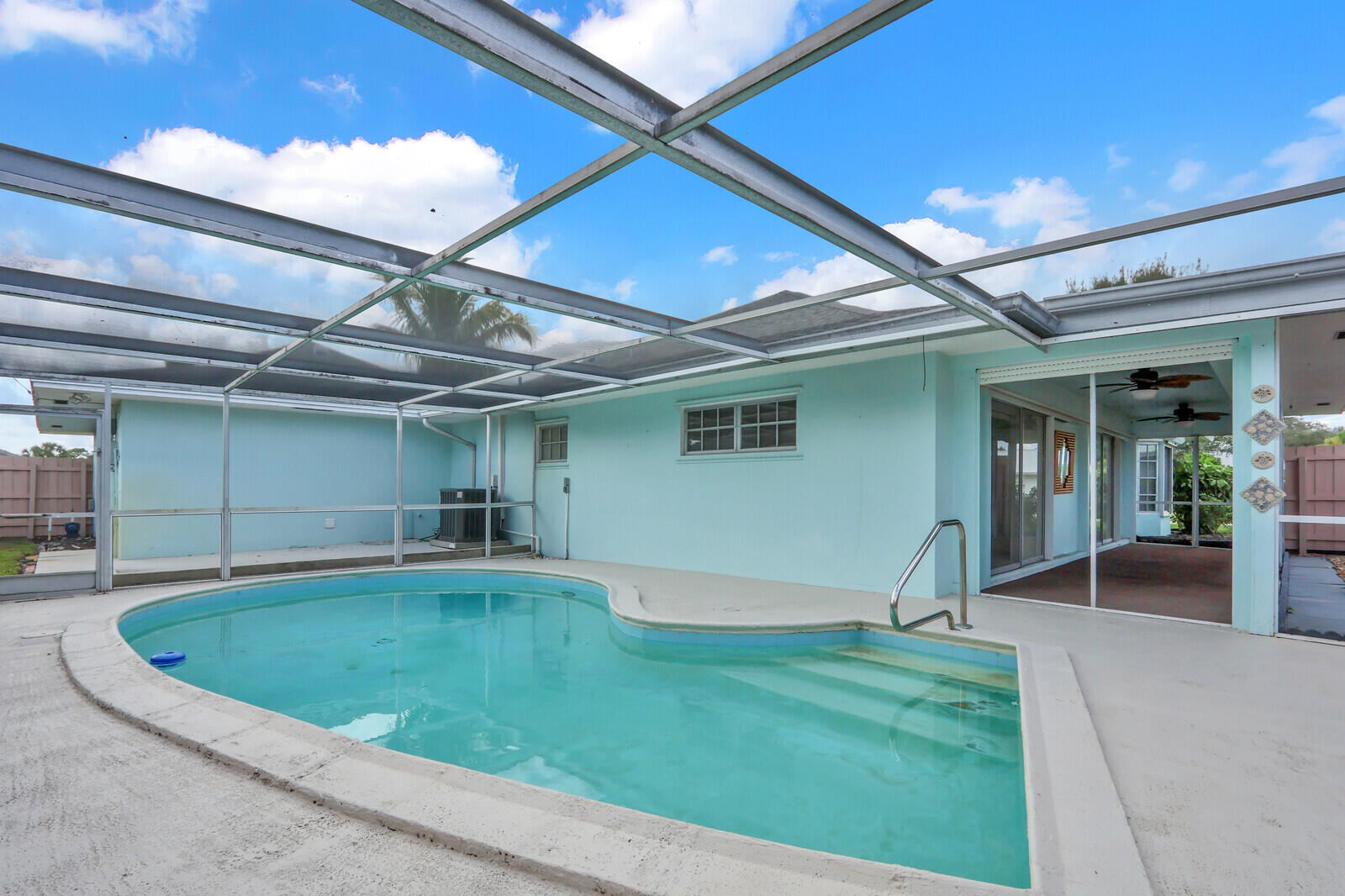 3 SE Paddock Tequesta, FL 33469
