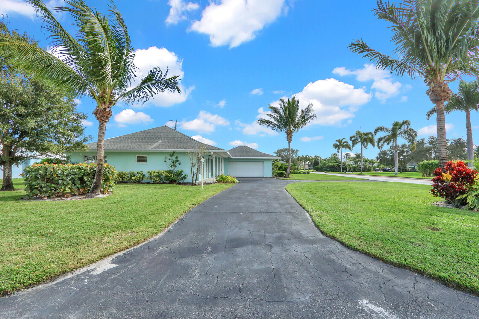 3 SE Paddock Tequesta, FL 33469