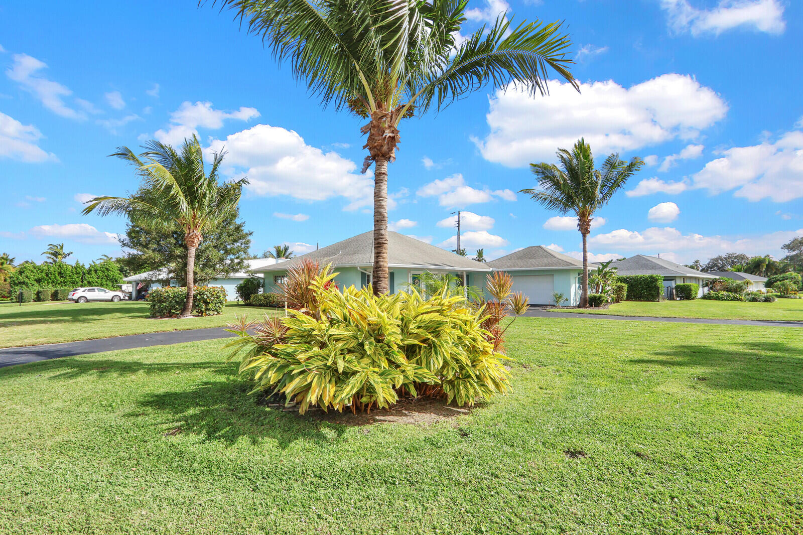 3 SE Paddock Tequesta, FL 33469