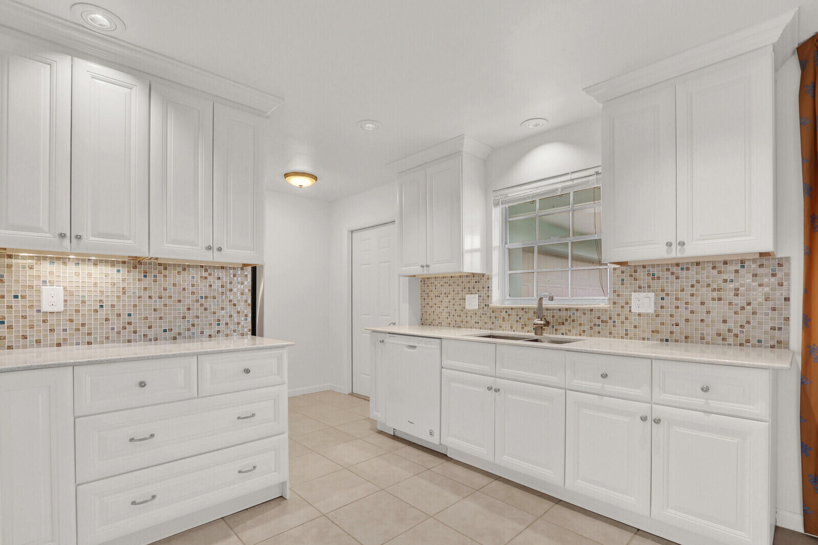 3 SE Paddock Tequesta, FL 33469