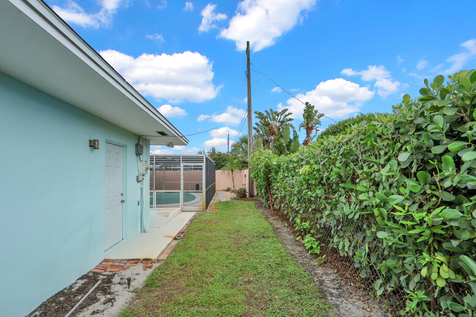 3 SE Paddock Tequesta, FL 33469