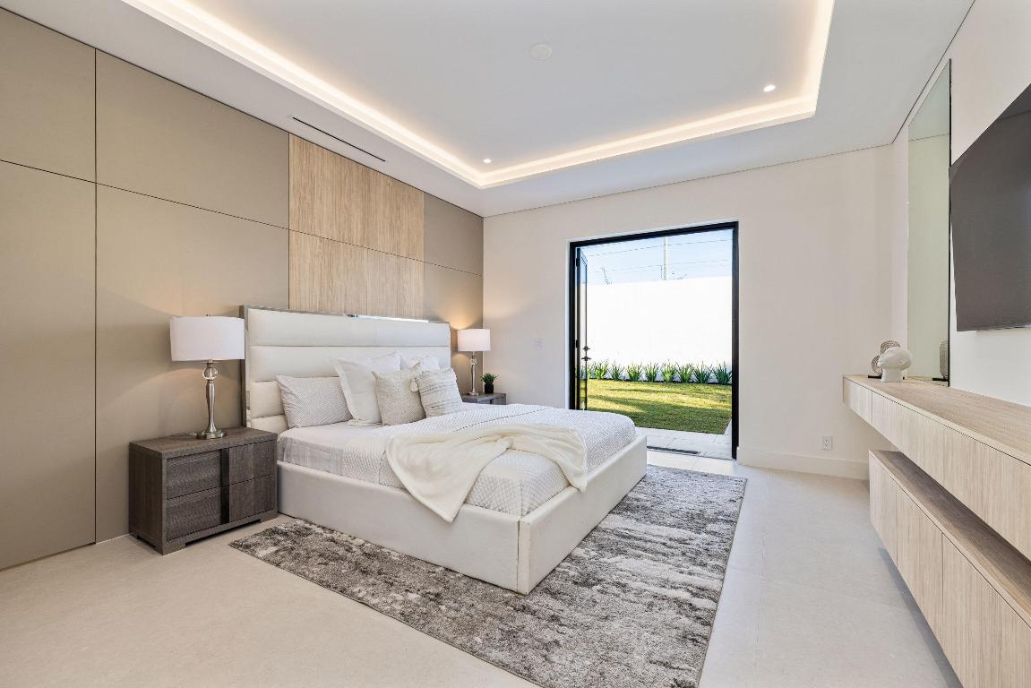 1740 SW 2nd Ave Boca Raton, FL 33432