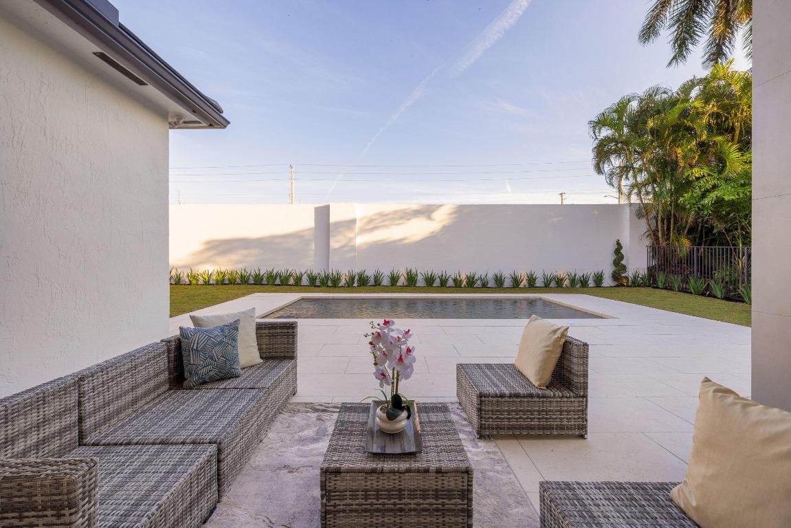 1740 SW 2nd Ave Boca Raton, FL 33432