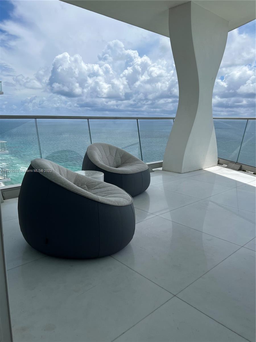 16901 Collins Ave #4305