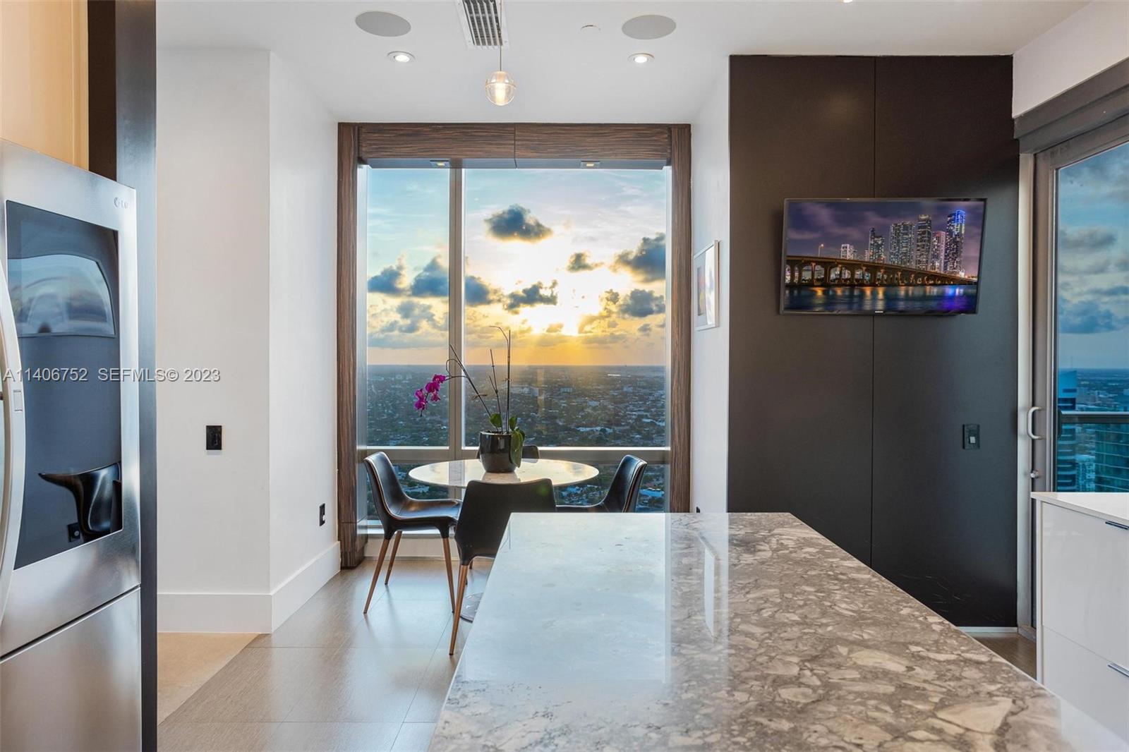 image Four Seasons Residences Miami17