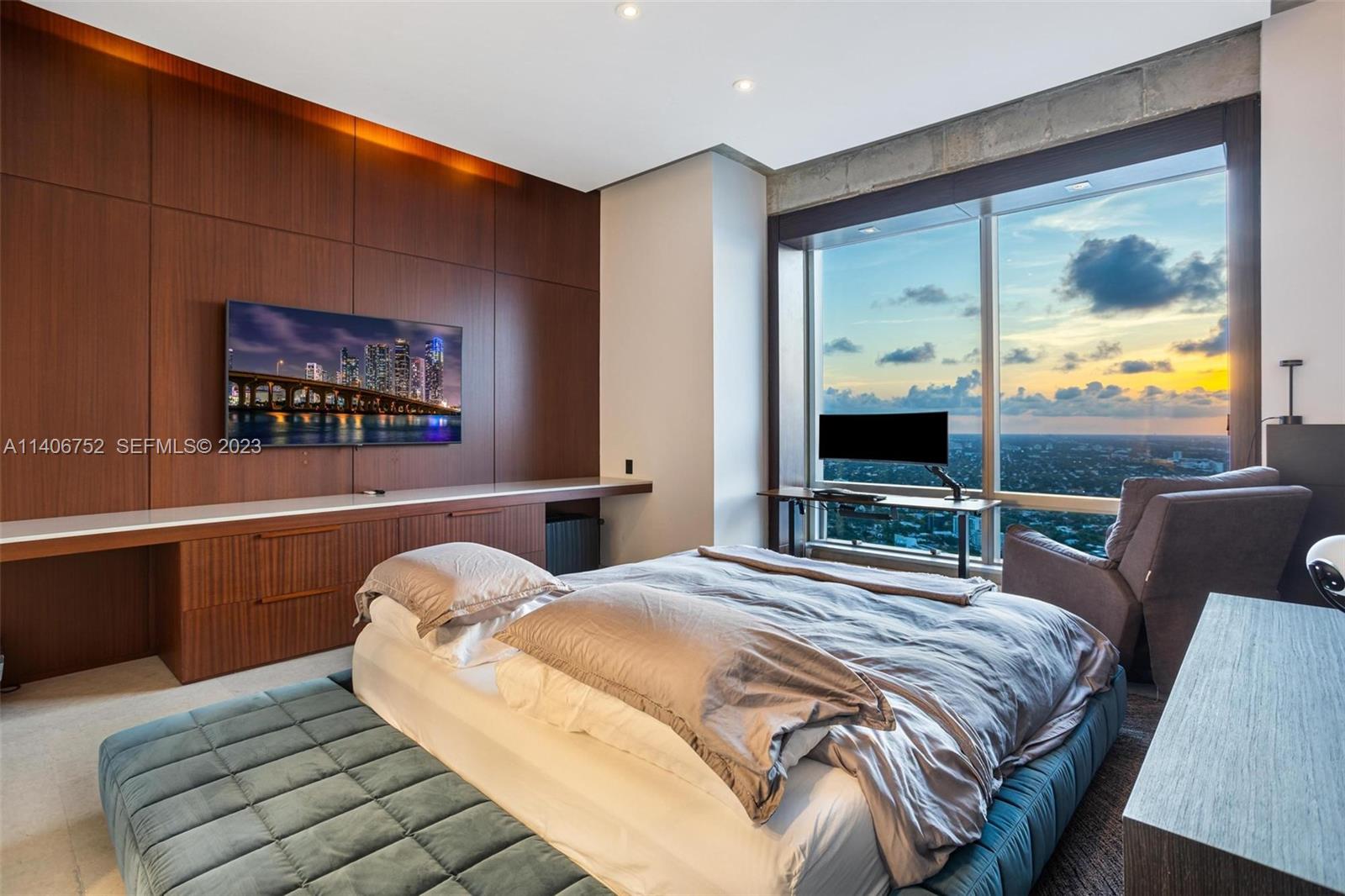 image Four Seasons Residences Miami18