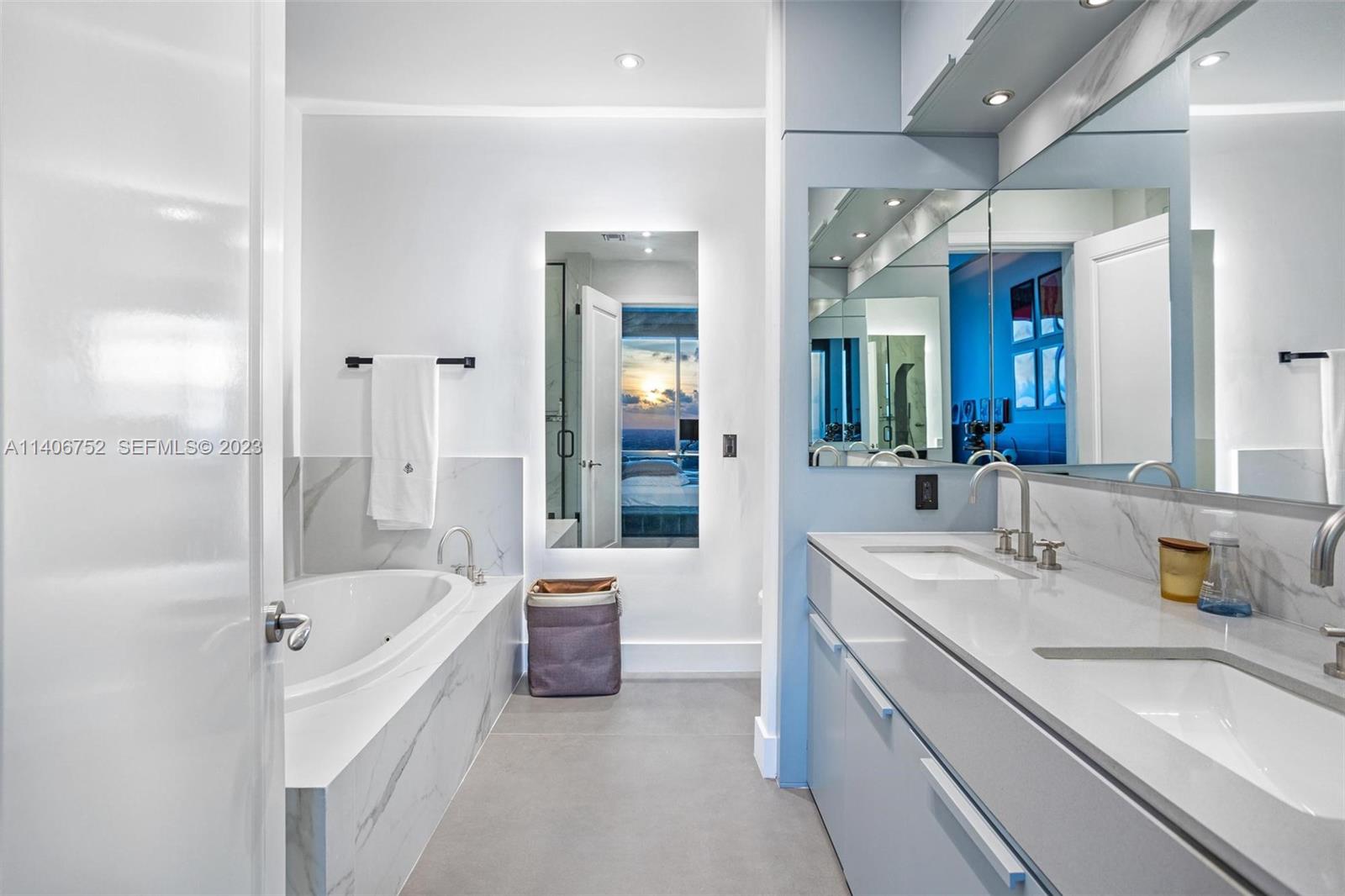 image Four Seasons Residences Miami19