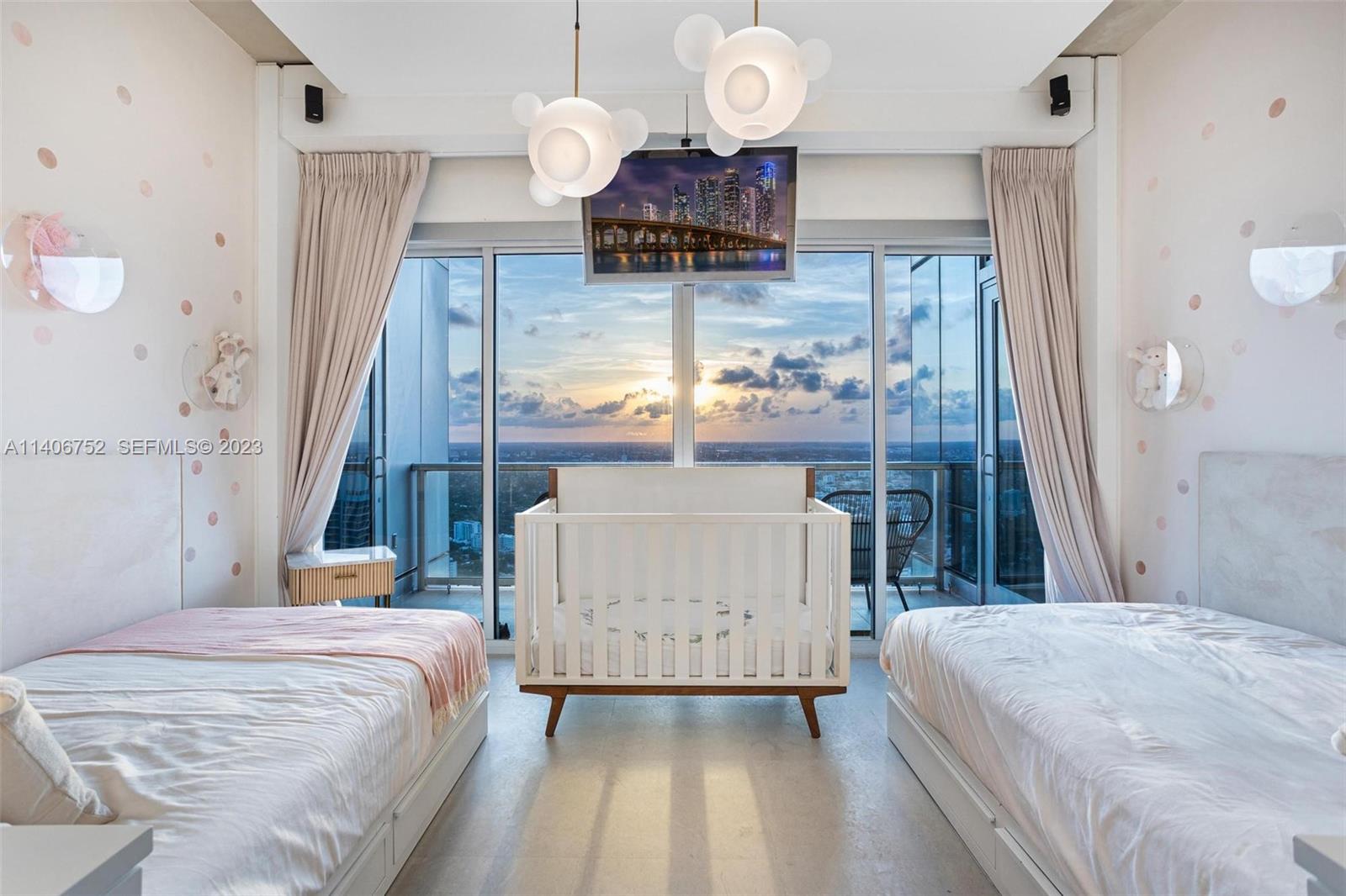 image Four Seasons Residences Miami20