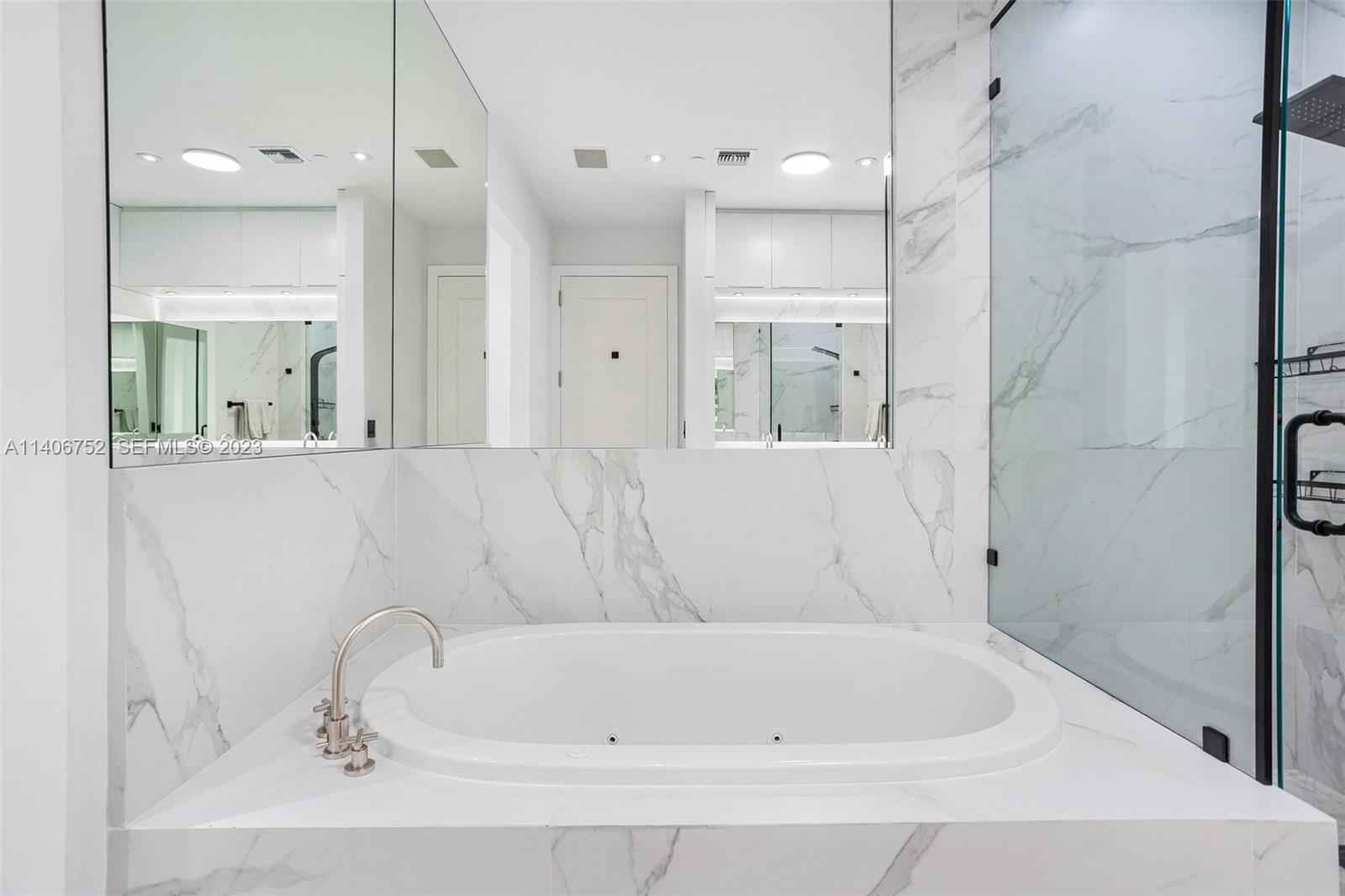 image Four Seasons Residences Miami8