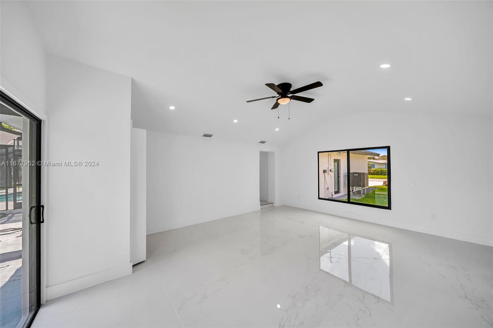 2851 SE 19th Pl,Cape Coral, FL 33904