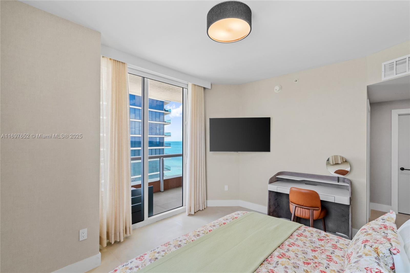 image Acqualina Ocean Residence38