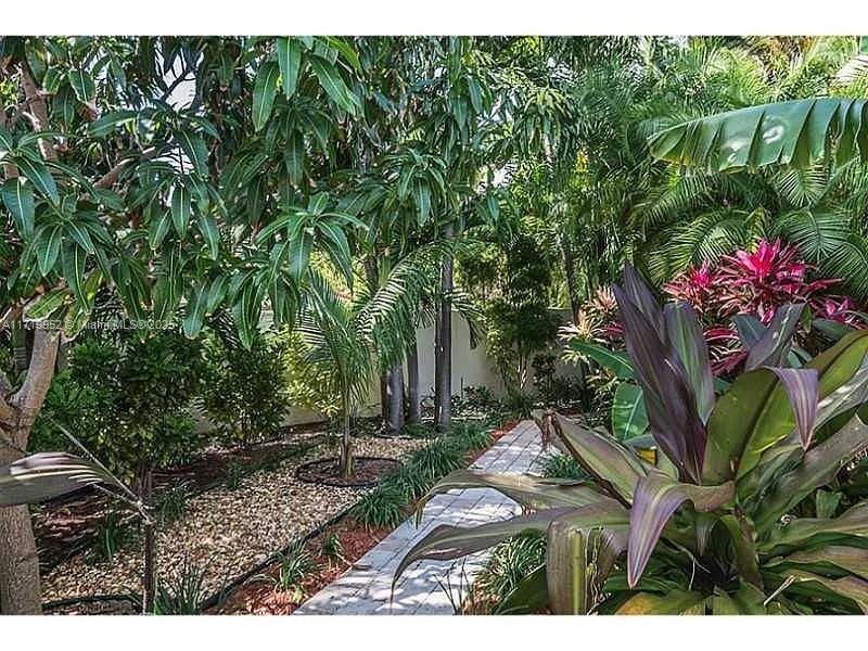 570 Ocean Blvd Golden Beach, FL 33160