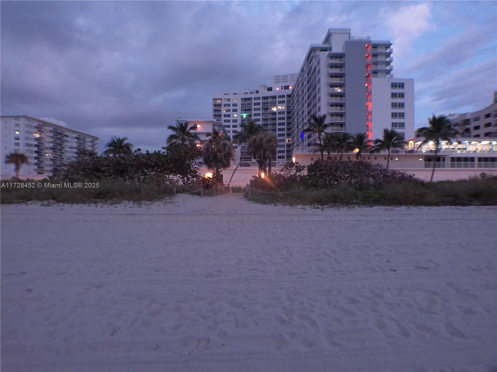 5401 Collins Ave #130