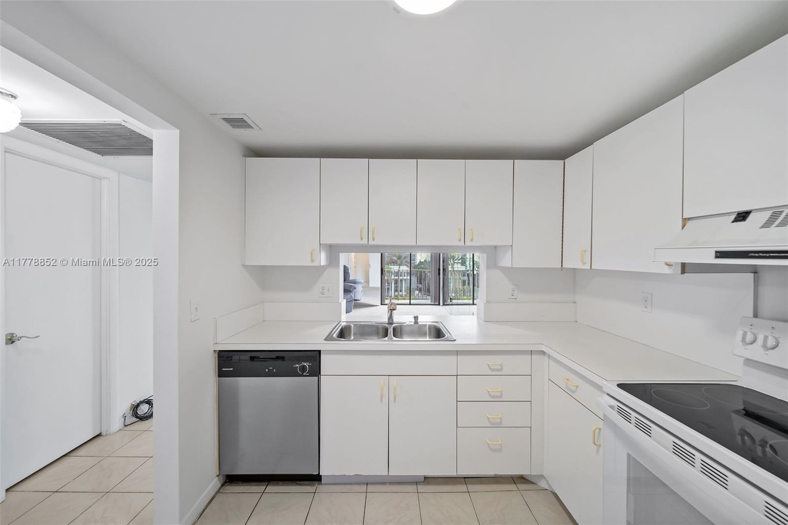 image CLINTON CONDO UNIT3