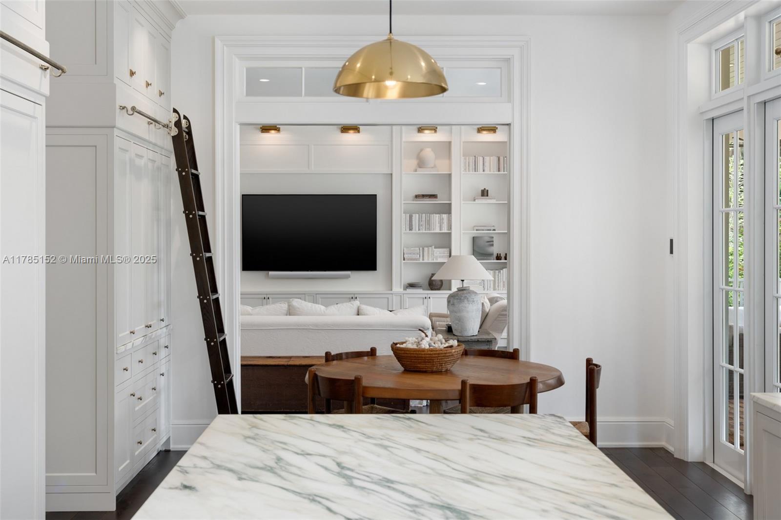 7393 SW 79th Ct Miami, FL 33143