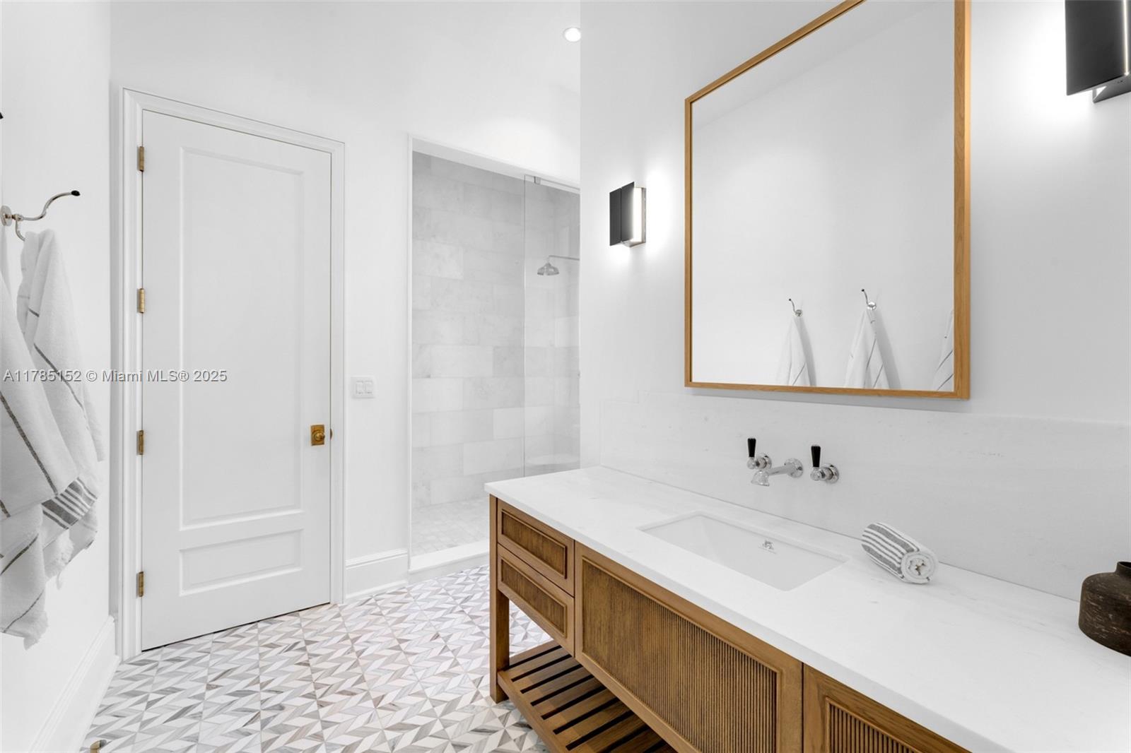 7393 SW 79th Ct Miami, FL 33143