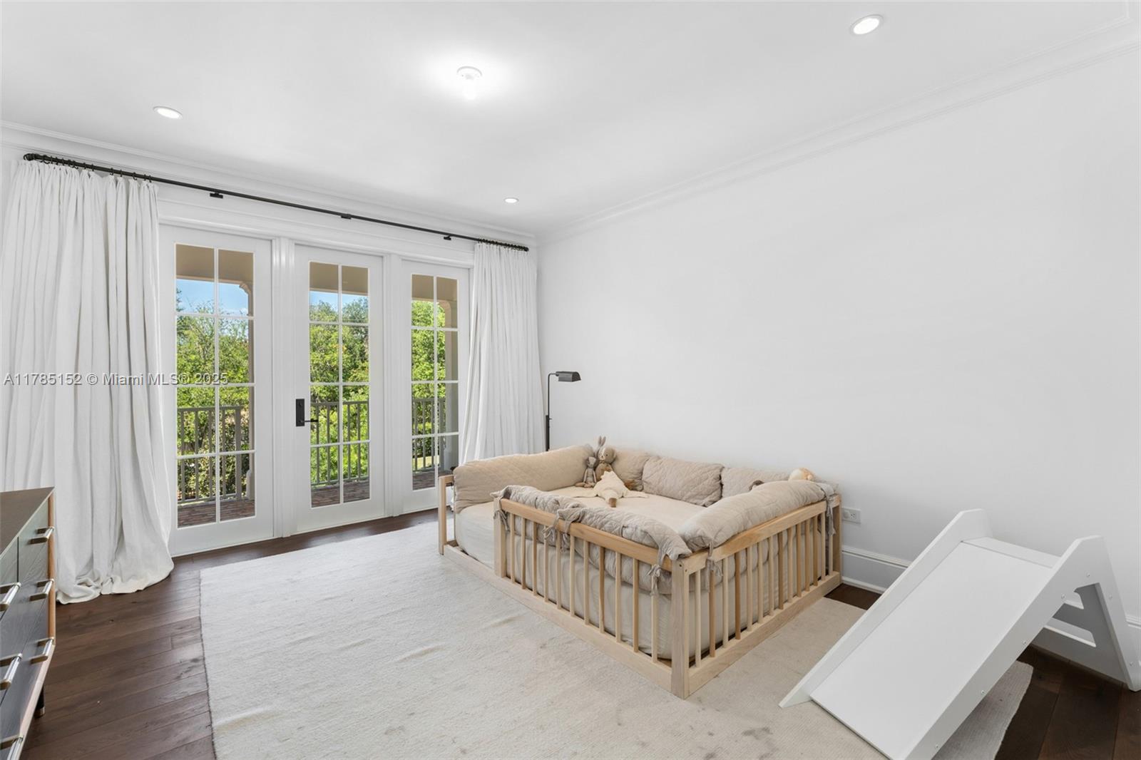 7393 SW 79th Ct Miami, FL 33143