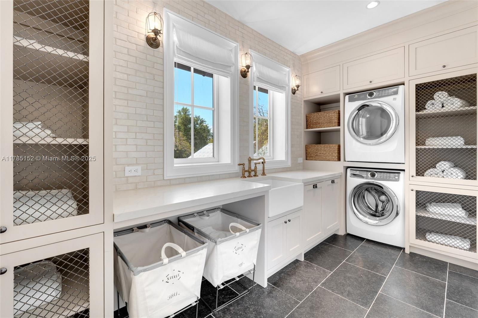 7393 SW 79th Ct Miami, FL 33143