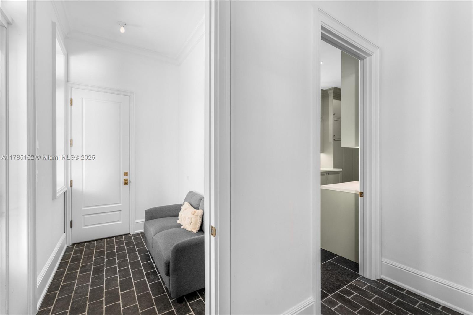 7393 SW 79th Ct Miami, FL 33143